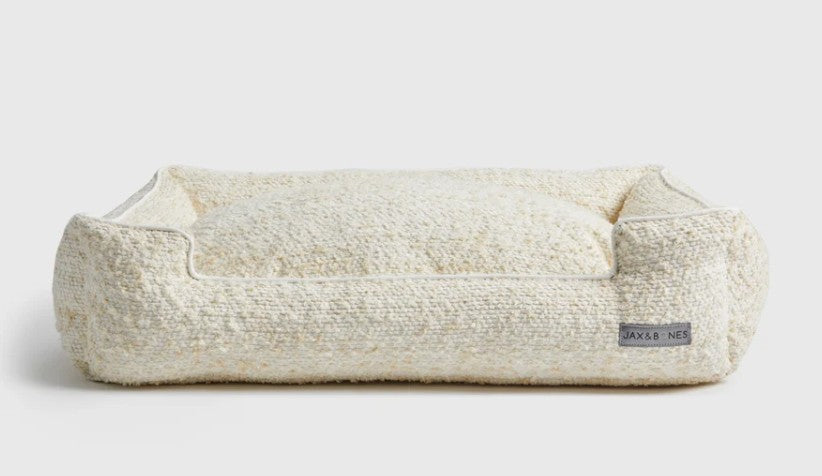 LOLLY WHITE LOUNGE DOG BED