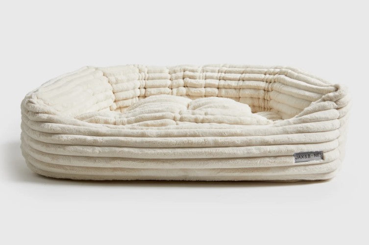 LUNA IVORY NAPPER DOG BED
