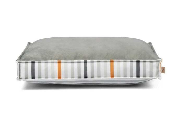 OYSTER GRAY SEASIDE BOXY DOG BED